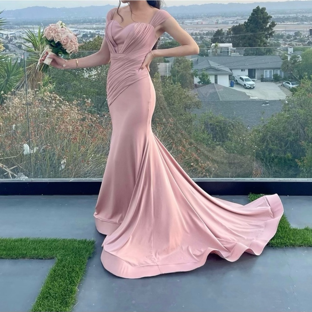 Gorgeous Maxi Dress SIZE: Small